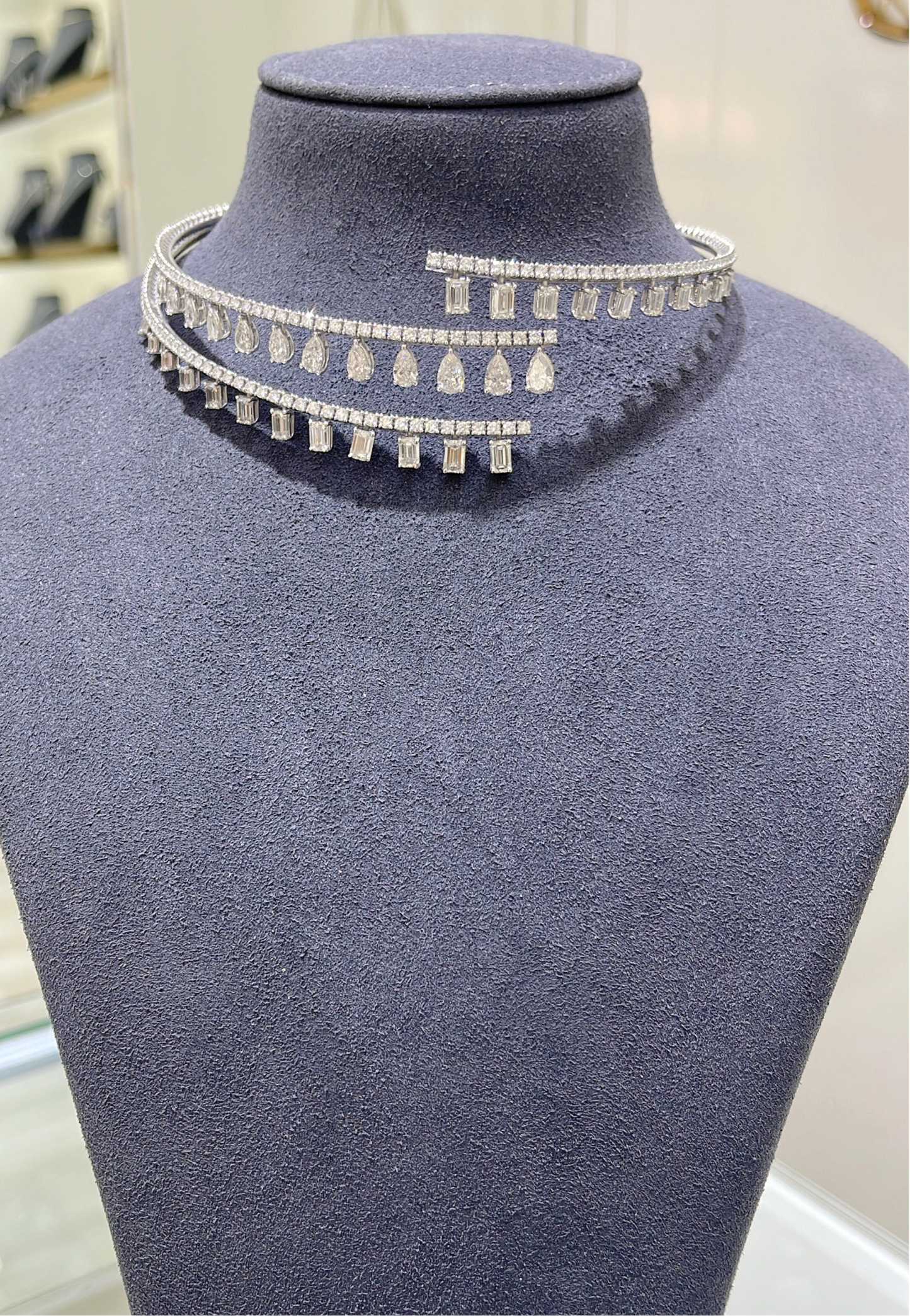 3LINE PEAR & EMERALD DIAMOND CHOKER (ARJS3413)