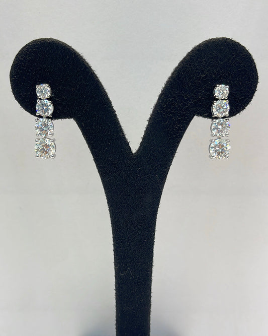 1CT ROUND IN GRADUATED DIAMOND EARRING (LARJS3597)