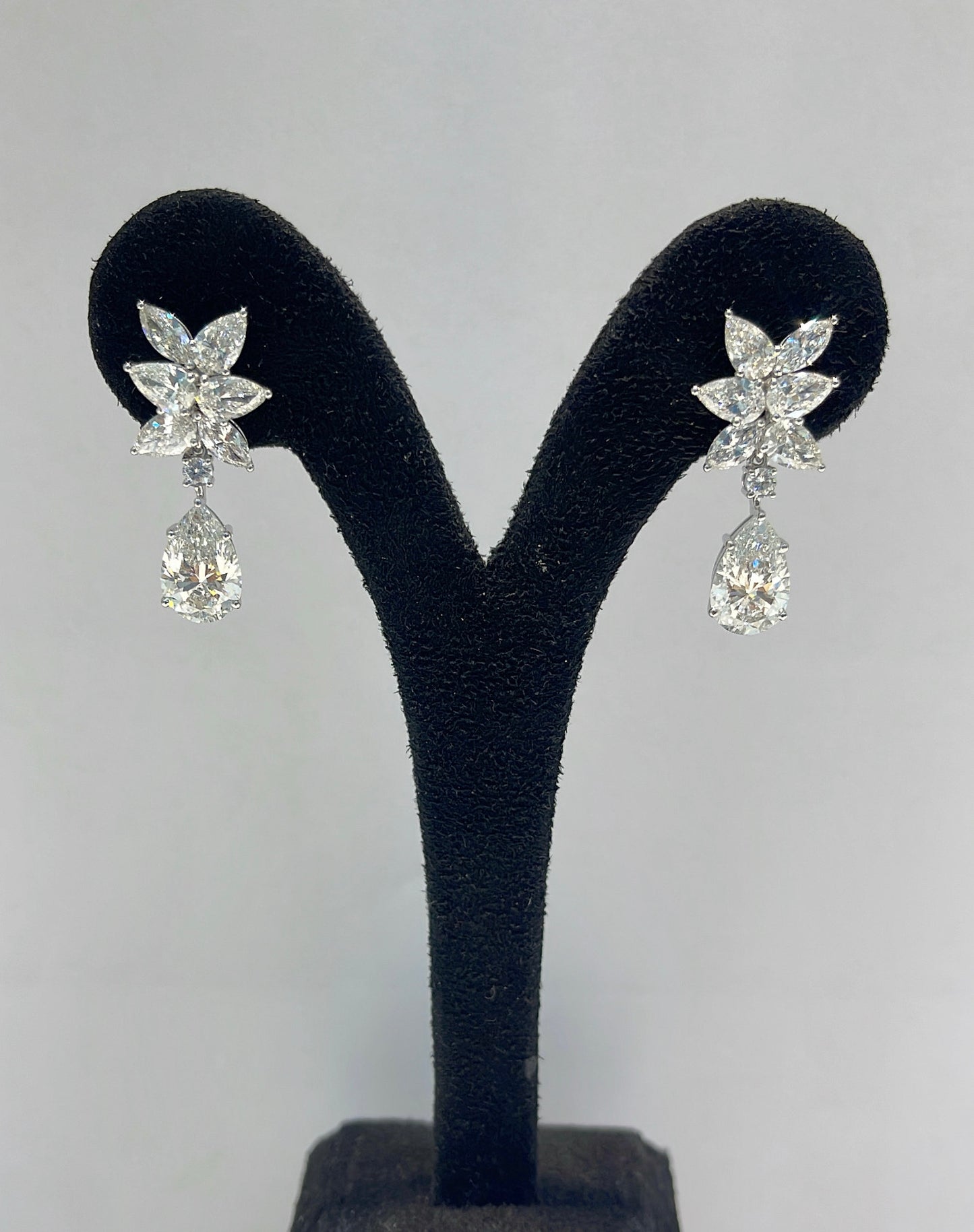 3CT EACH PEAR DANGLING EARRING (ARJS3478)