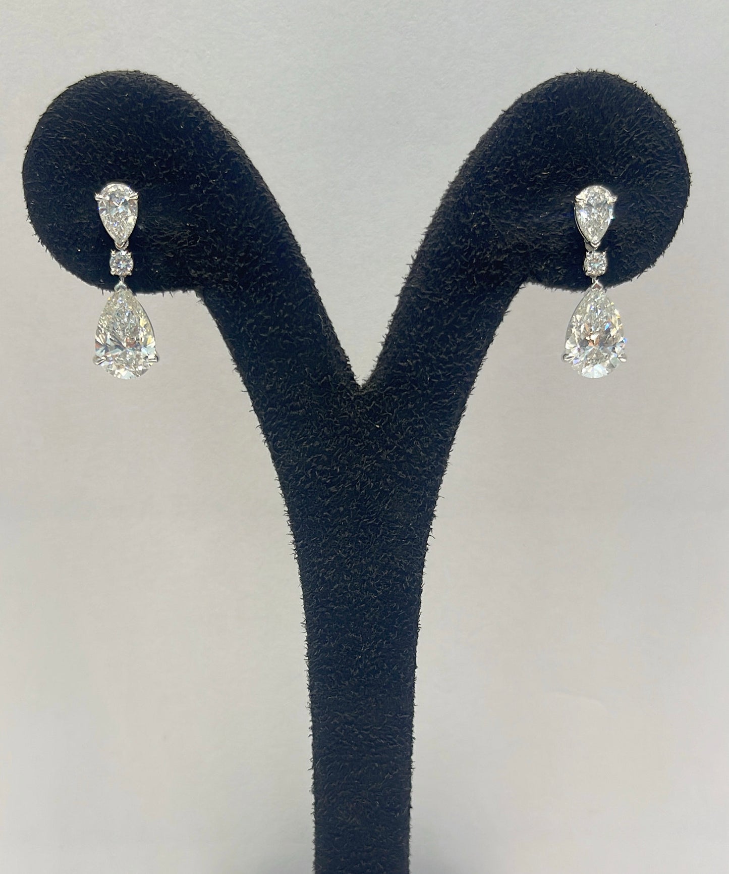 2CT PEAR DIAMOND W/ 50PT PEAR DIAMOND EARRING (LARJS3584)