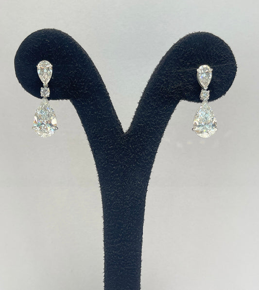 3CT PEAR DIAMOND WITH 70PT PEAR DIAMOND EARRING (LARJS3583)