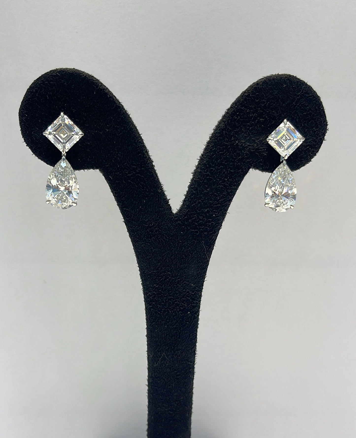 3CT PEAR WITH 2CT ASSCHER DIAMOND EARRING (LARJS3580)