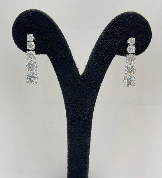 1CT ROUND IN GRADUATED DIAMOND EARRING (LARJS3596)