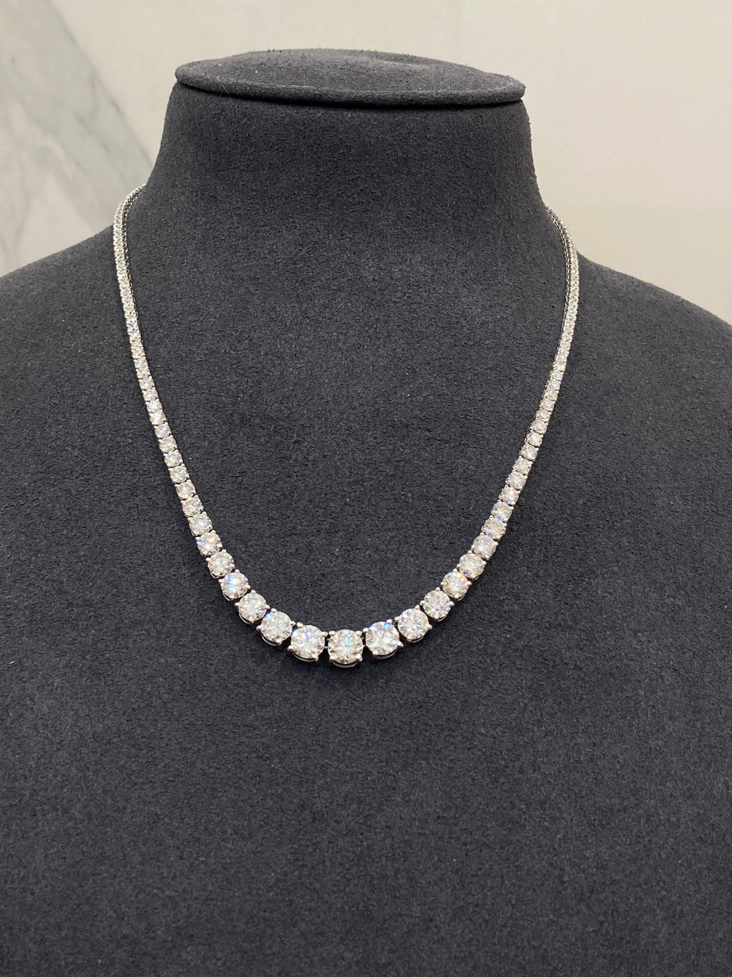 1CT ROUND IN GRADUATED NECKLACE