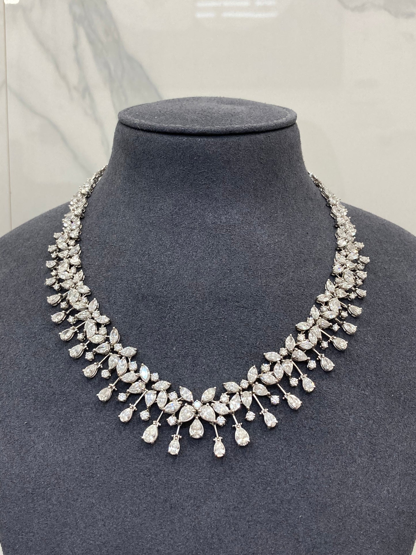 PEAR,MQ & ROUND DIAMOND NECKLACE (ARJS3022)