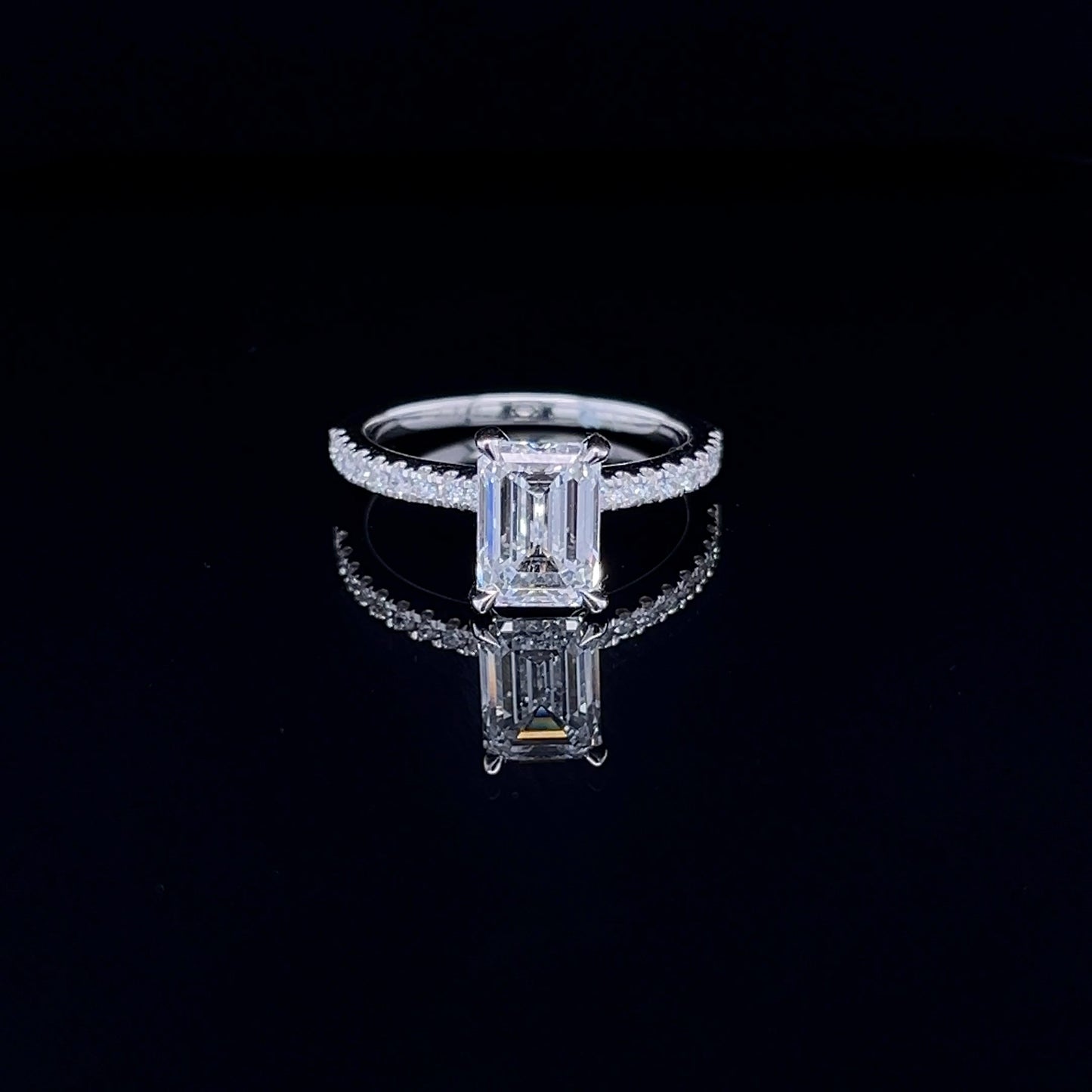 2.06 CARAT EMERALD RING (KJR7330)