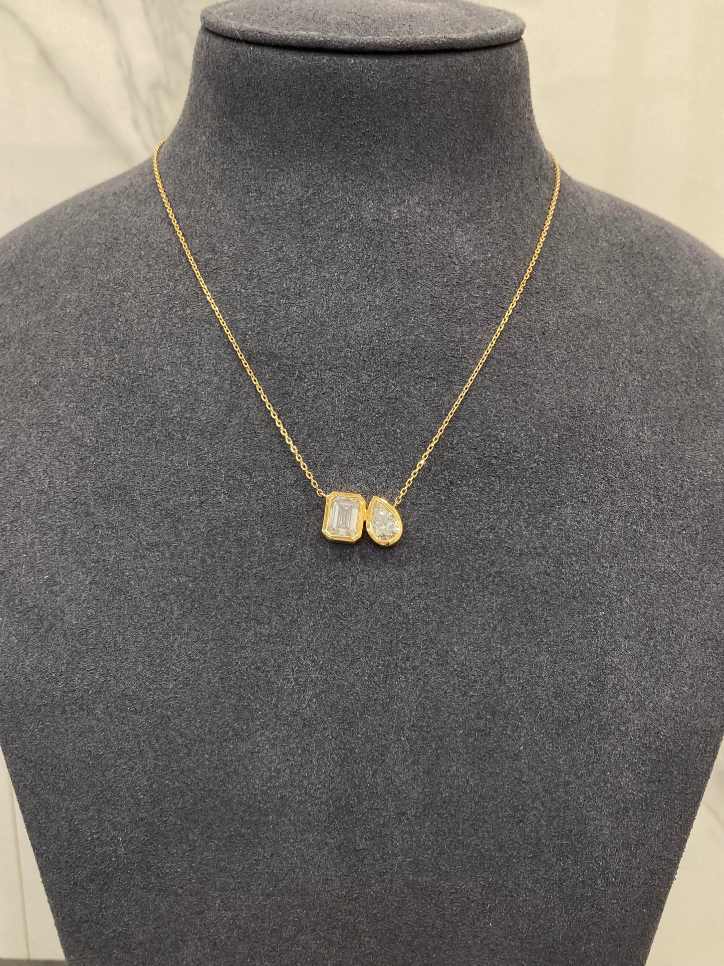 PEAR AND EMERALD DIAMOND PENDANT