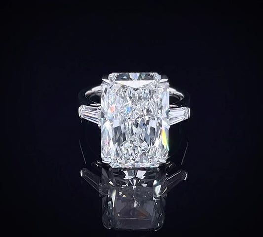10CT RADIANT W/SIDE TUPPER DIAMOND RING (ARJS3496)