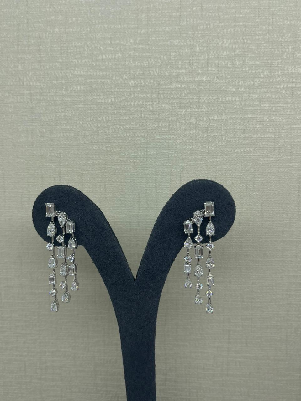 PEAR & EMERLAD THREE LINE EARRING (ARJS3974)
