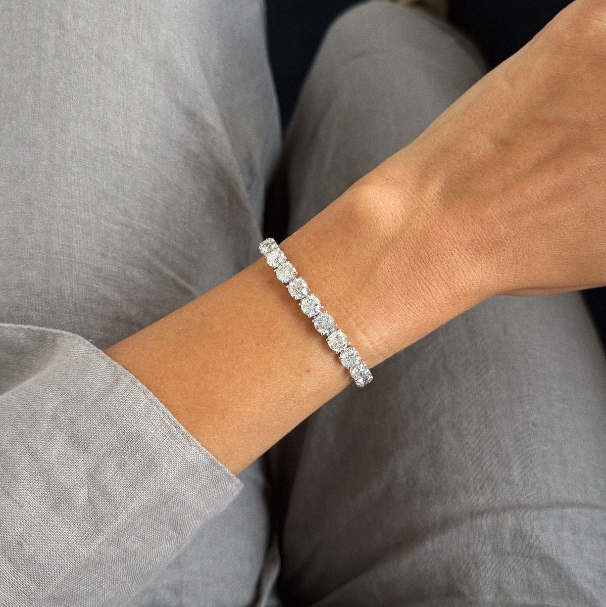 50 Pointer Round Tennis Bracelet (ARJS3923)