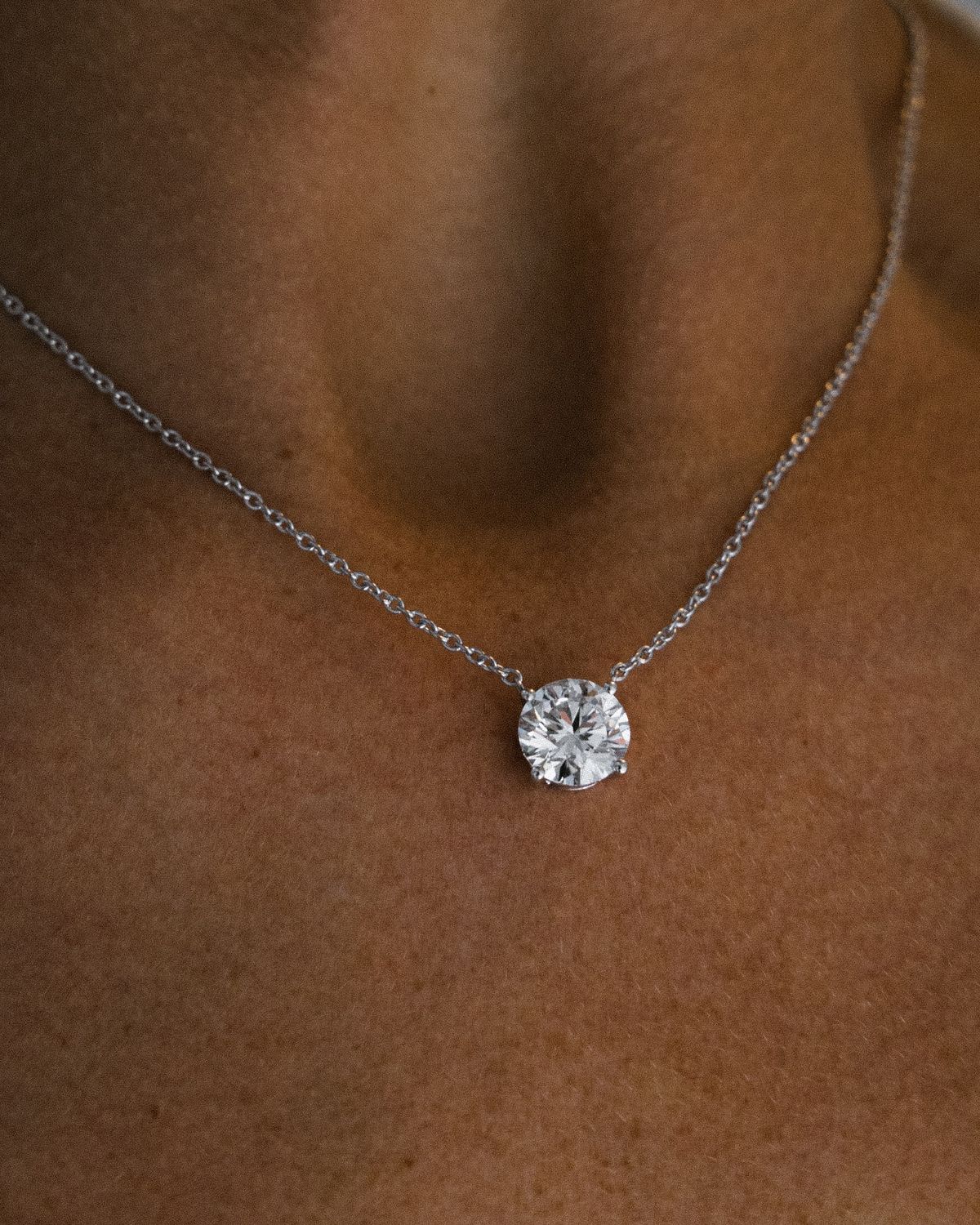 2 Carat Round Elegant Pendant (ARJS3770)