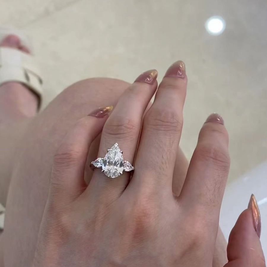5CT PEAR TRILOGY DIAMOND RING (LARJS3574)