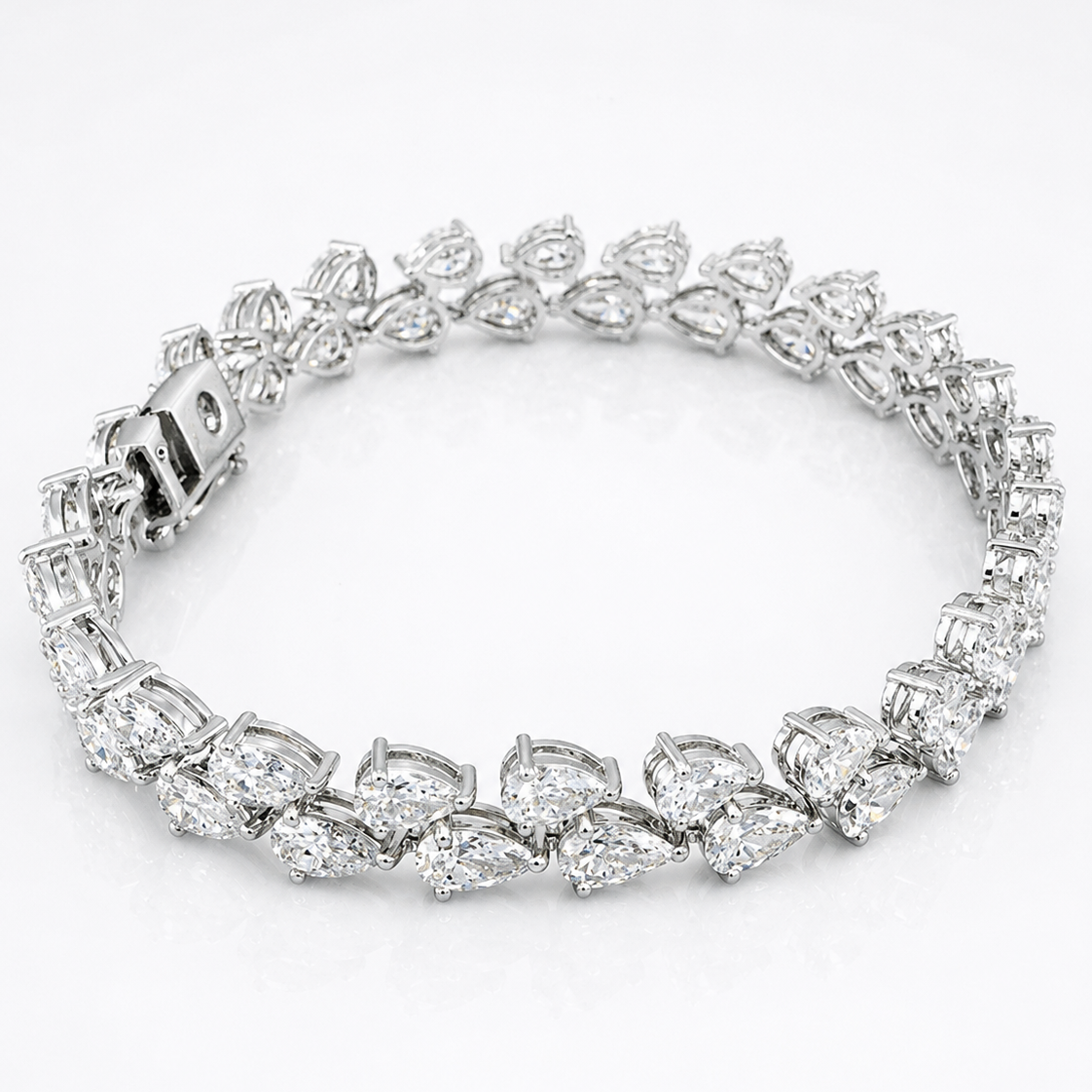 20 & 30PT PEAR 2 LINE DIAMOND BRACELET (LARJS3571)