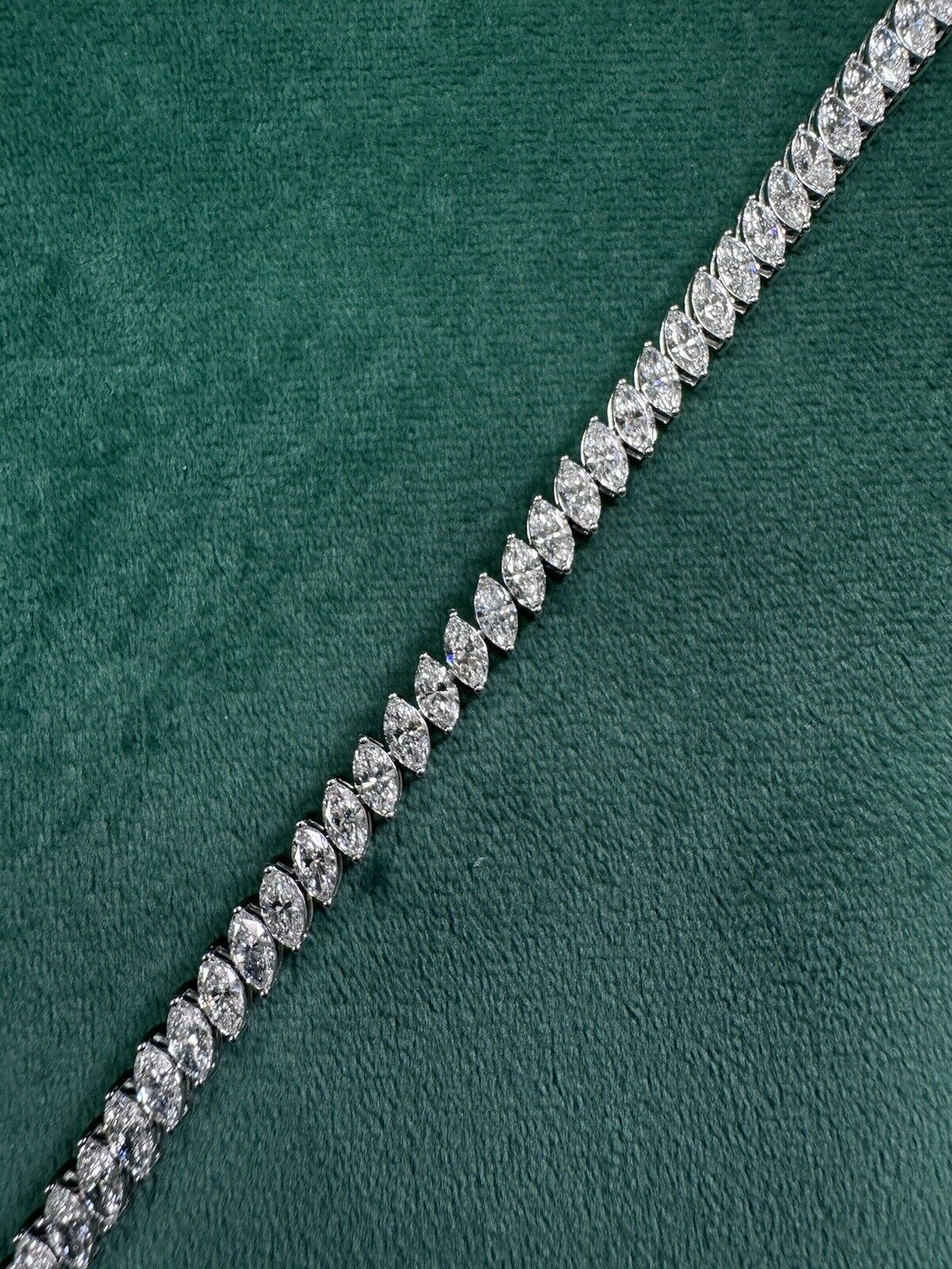 25 Pointer Marquise One Line Bracelet (ARJS3887)