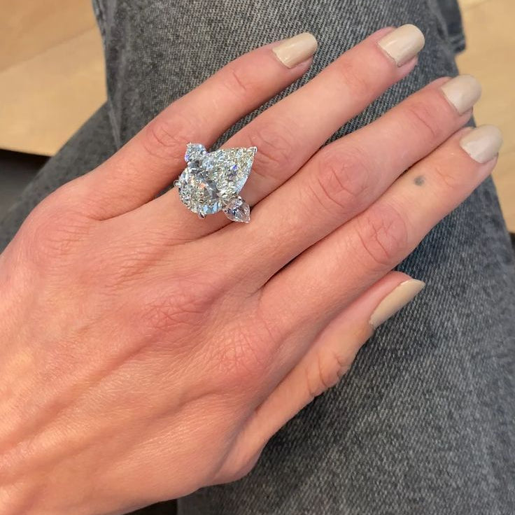 10CT PEAR TRILOGY DIAMOND RING (LARJS3609)