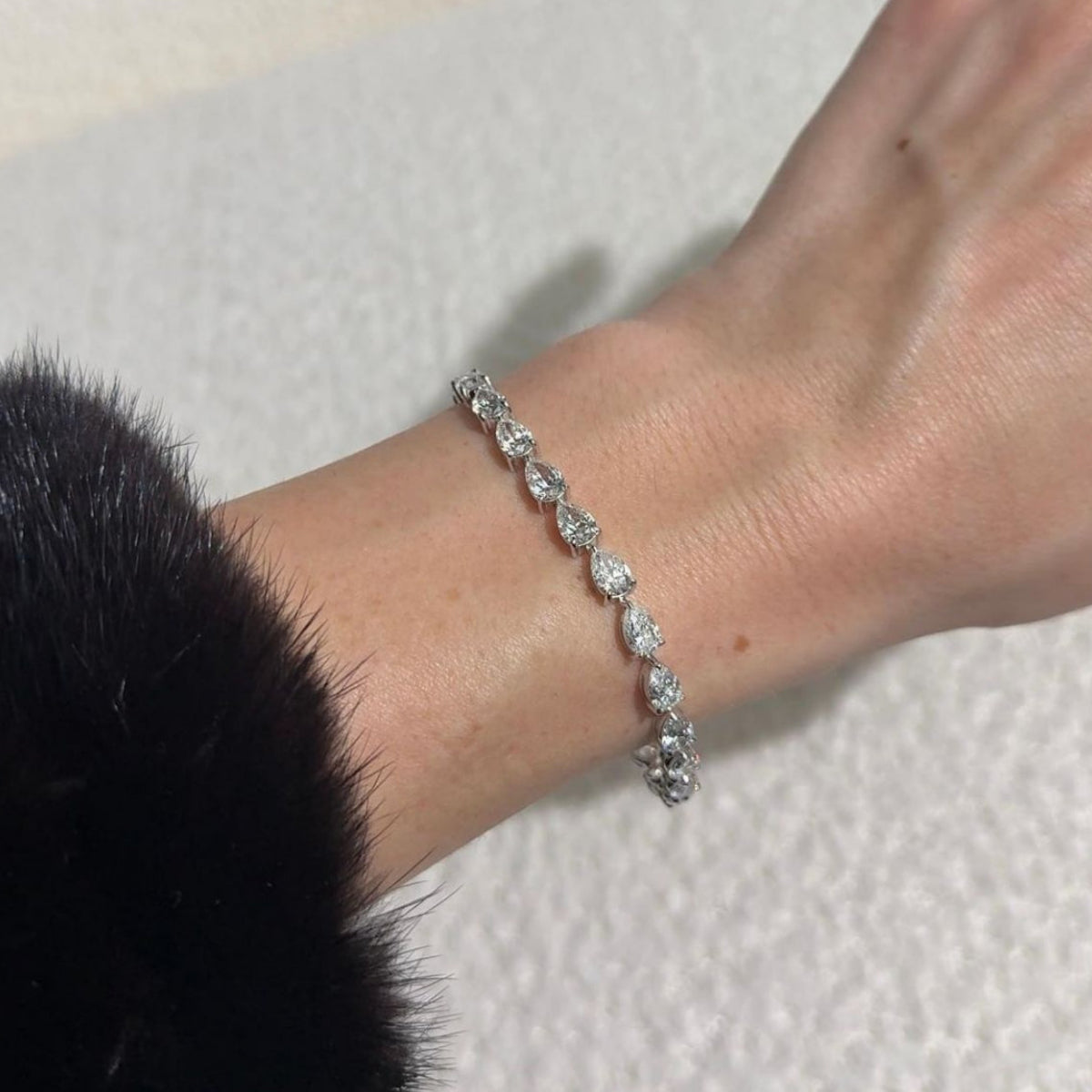 30 Pointer Pear One Line Bracelet (ARJS3787)