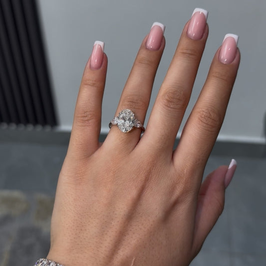 6 CT OVAL TRILOGY DIAMOND RING