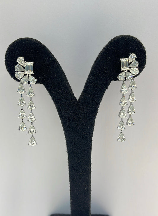 PEAR AND EMERALD DIAMOND EARRING (ARJS3332)