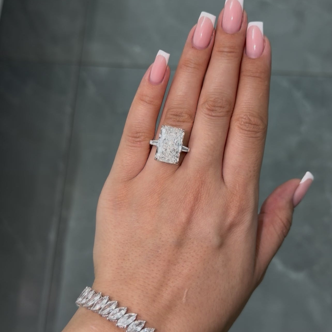 10CT RADIANT DIAMOND WITH SIDE BAGUETTE