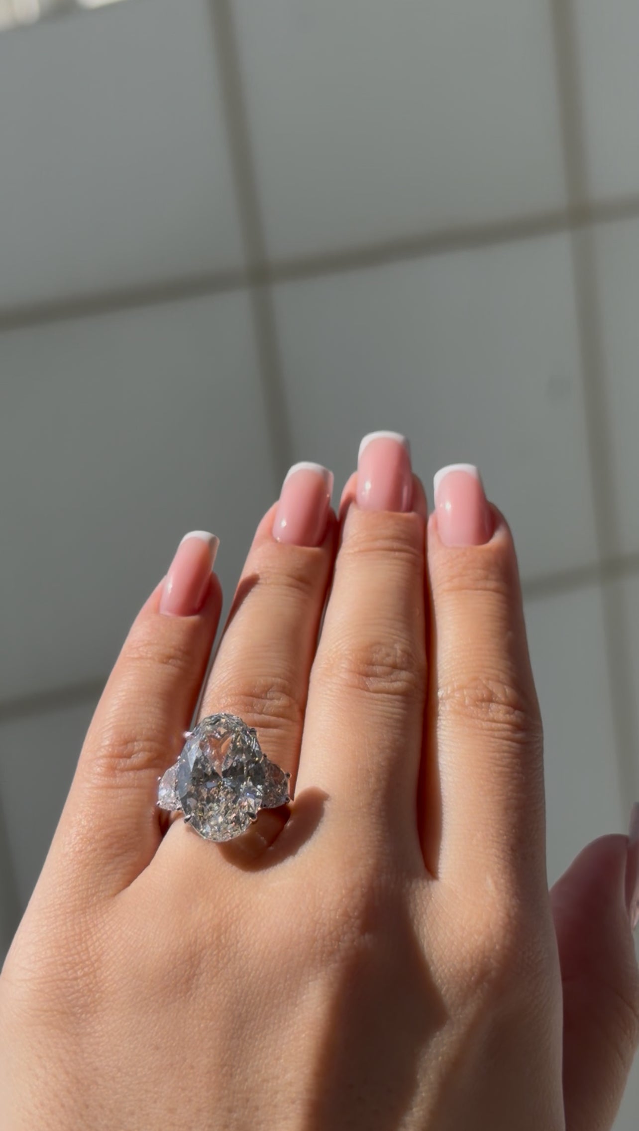 10CT OVAL TRILOGY DIAMOND RING (ARJS3878)