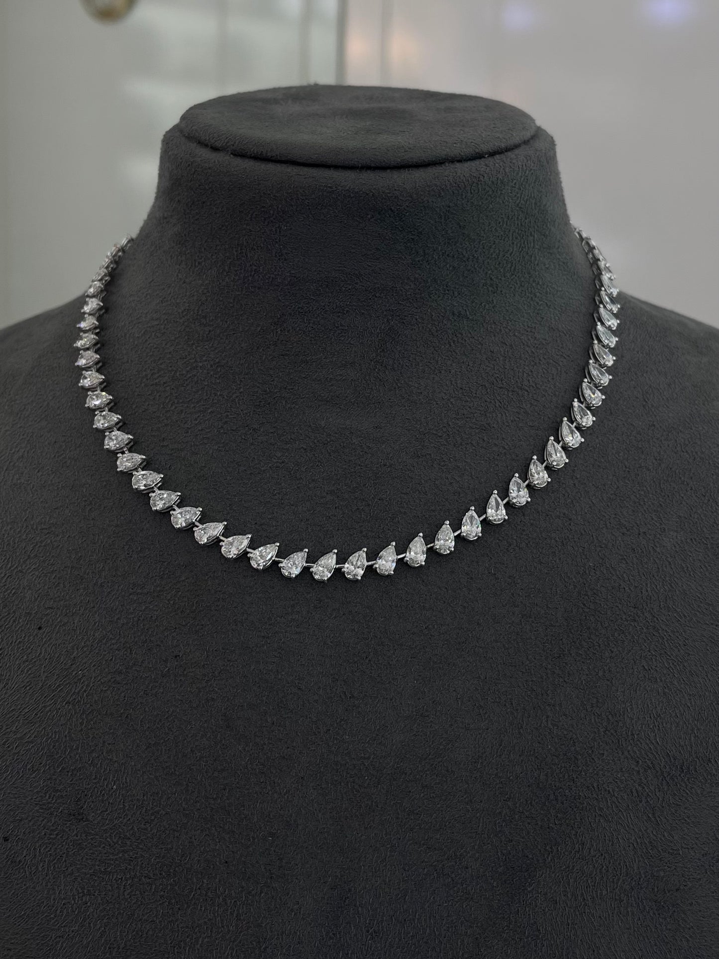 25 POINTER EACH PEAR ONE LINE NECKLACE (ARJS3949)