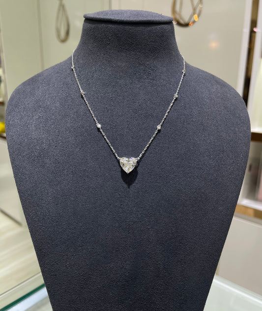 5CT HEART DIAMOND W/ROUND ON SIDE PENDANT (ARJS3544)