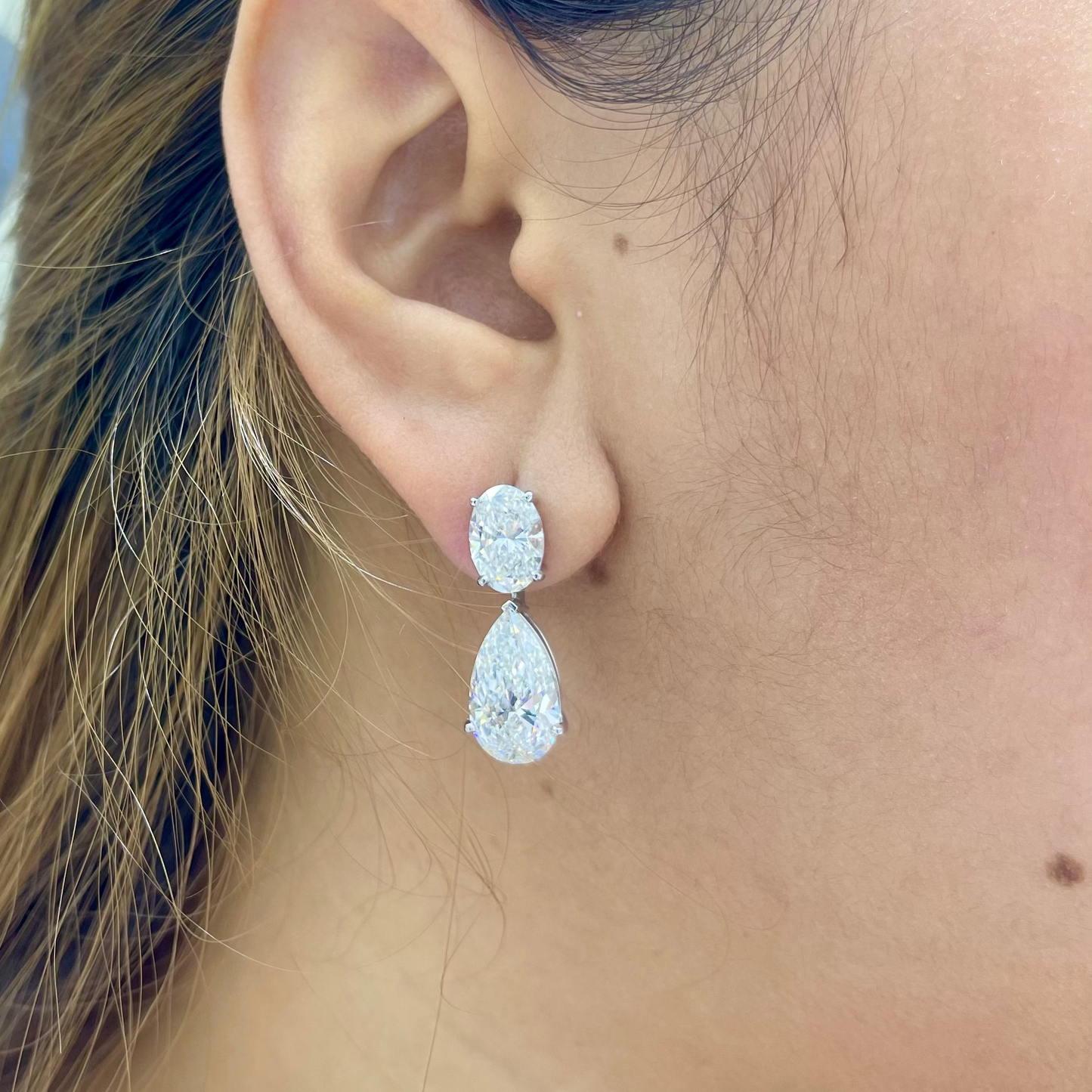 4CT Pear w.2CT Each Oval Earring (LARJS3558)