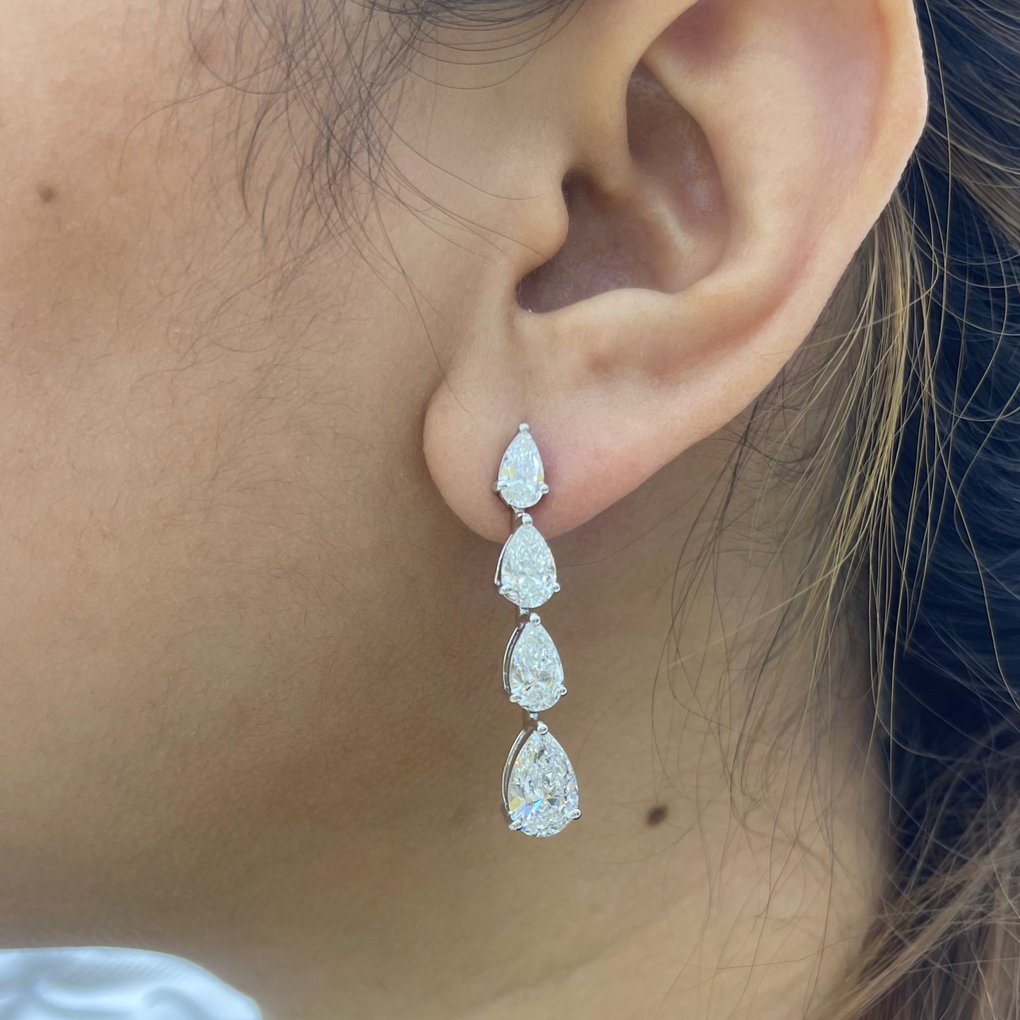 2 Carat Pear Graduation Earring (ARJS4065)