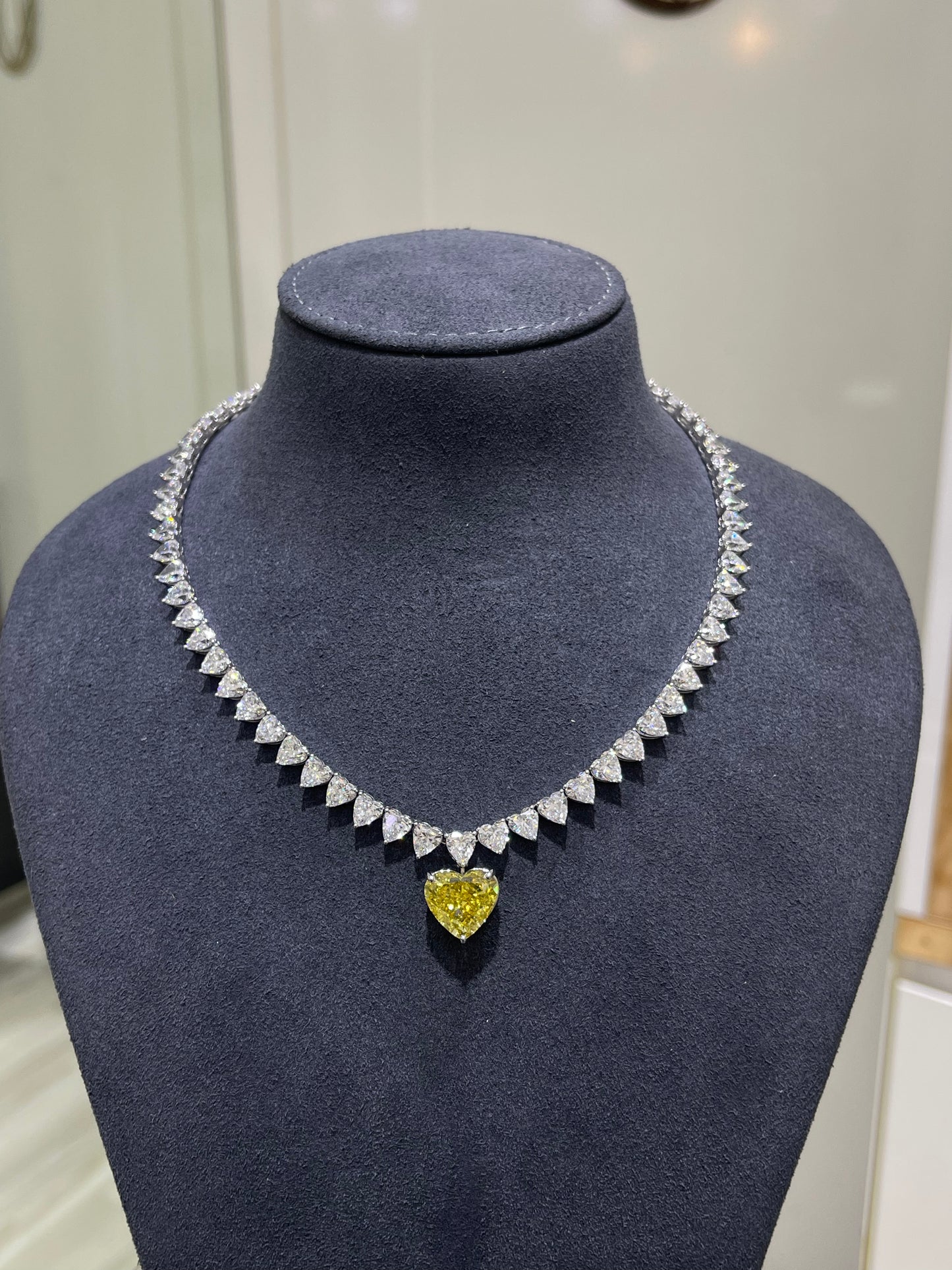 10 CARAT YELLOW HEART DANGLING DIAMONDS NECKLACE (ARJS3850)