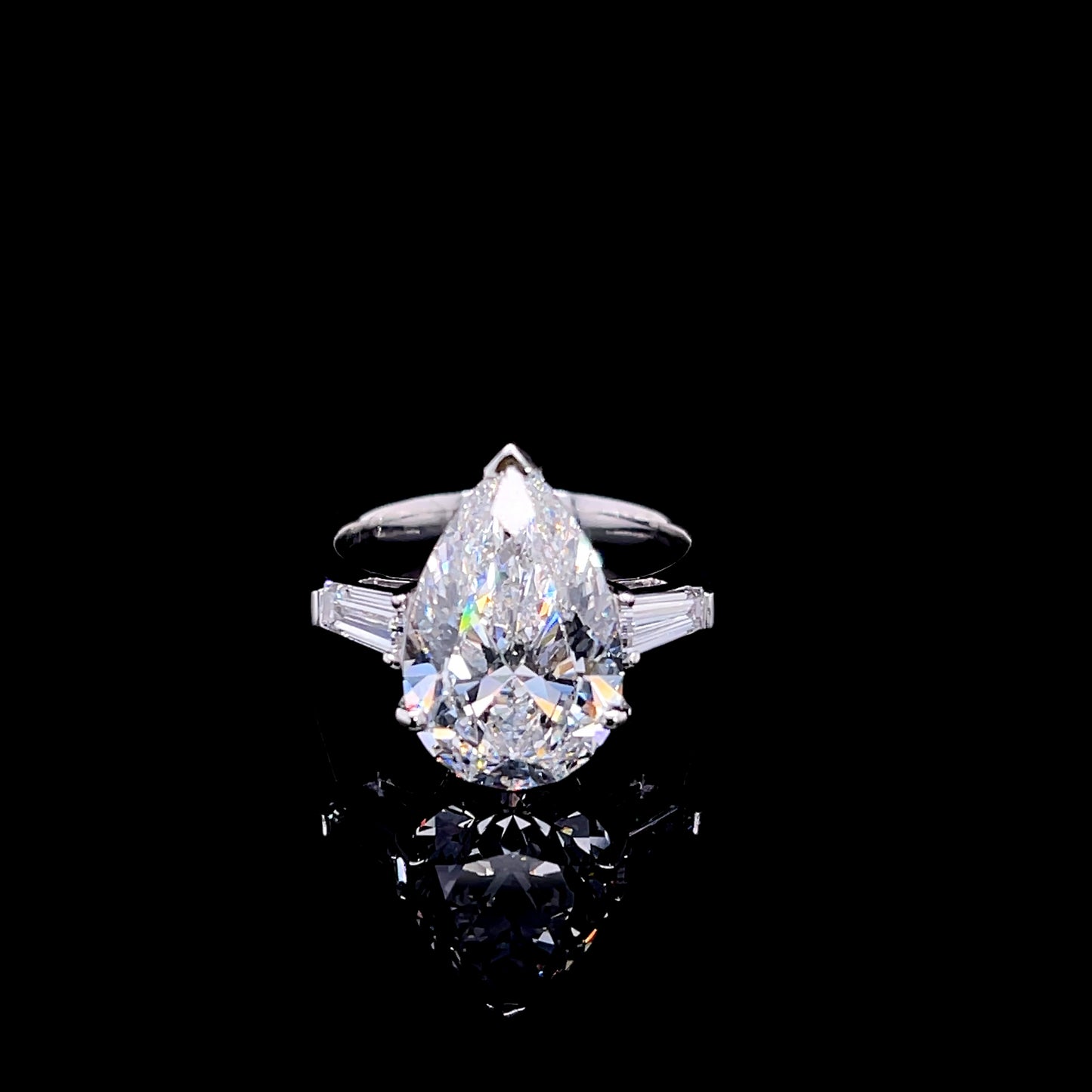 5 Carat Pear Elegant Pear-Cut Diamond Ring with Baguette Side Stones