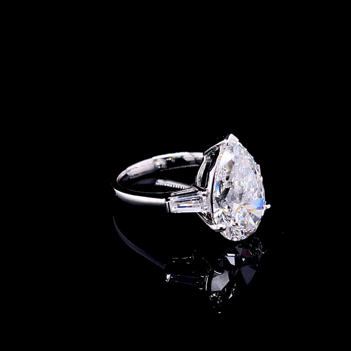 5 Carat Pear Elegant Pear-Cut Diamond Ring with Baguette Side Stones