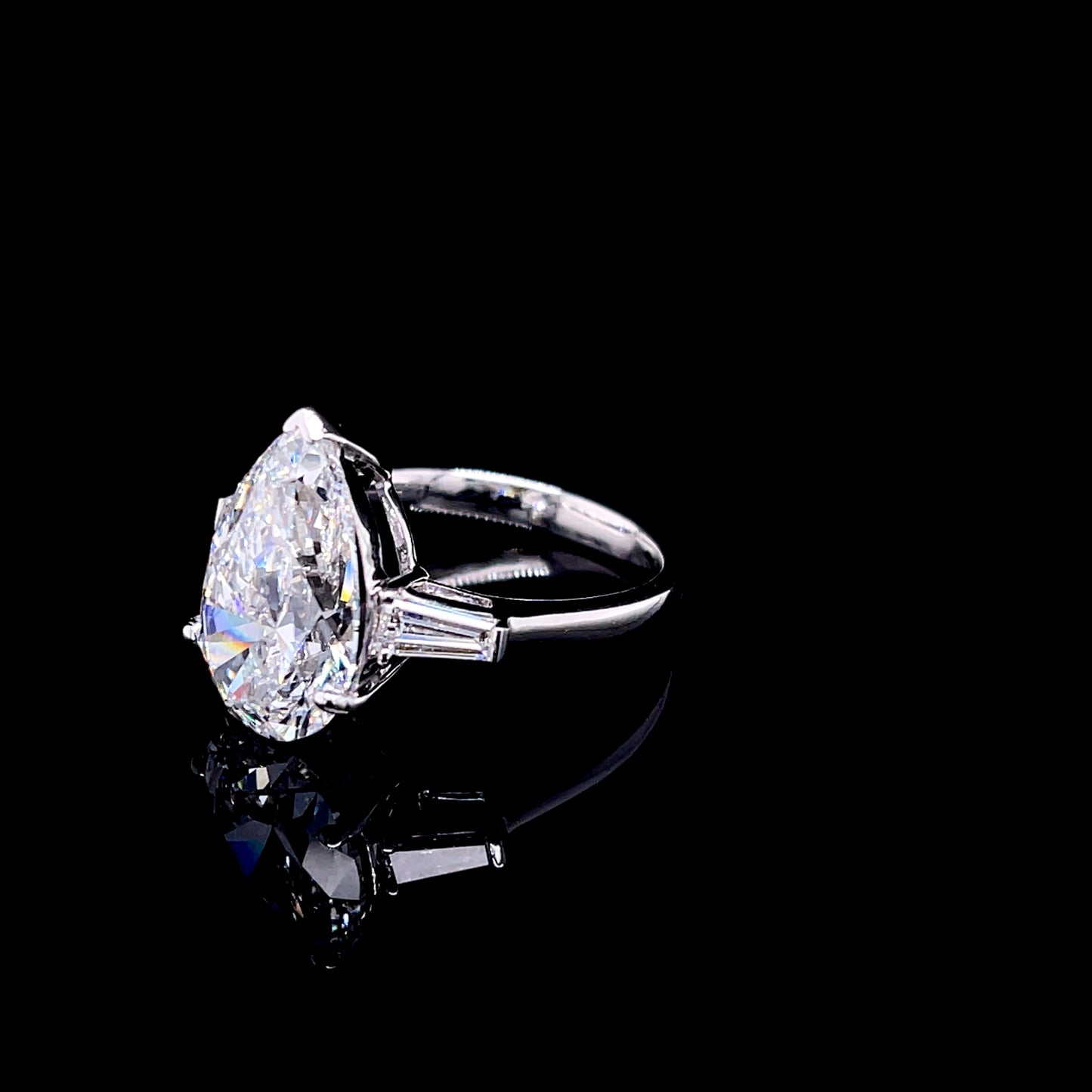 5 Carat Pear Elegant Pear-Cut Diamond Ring with Baguette Side Stones