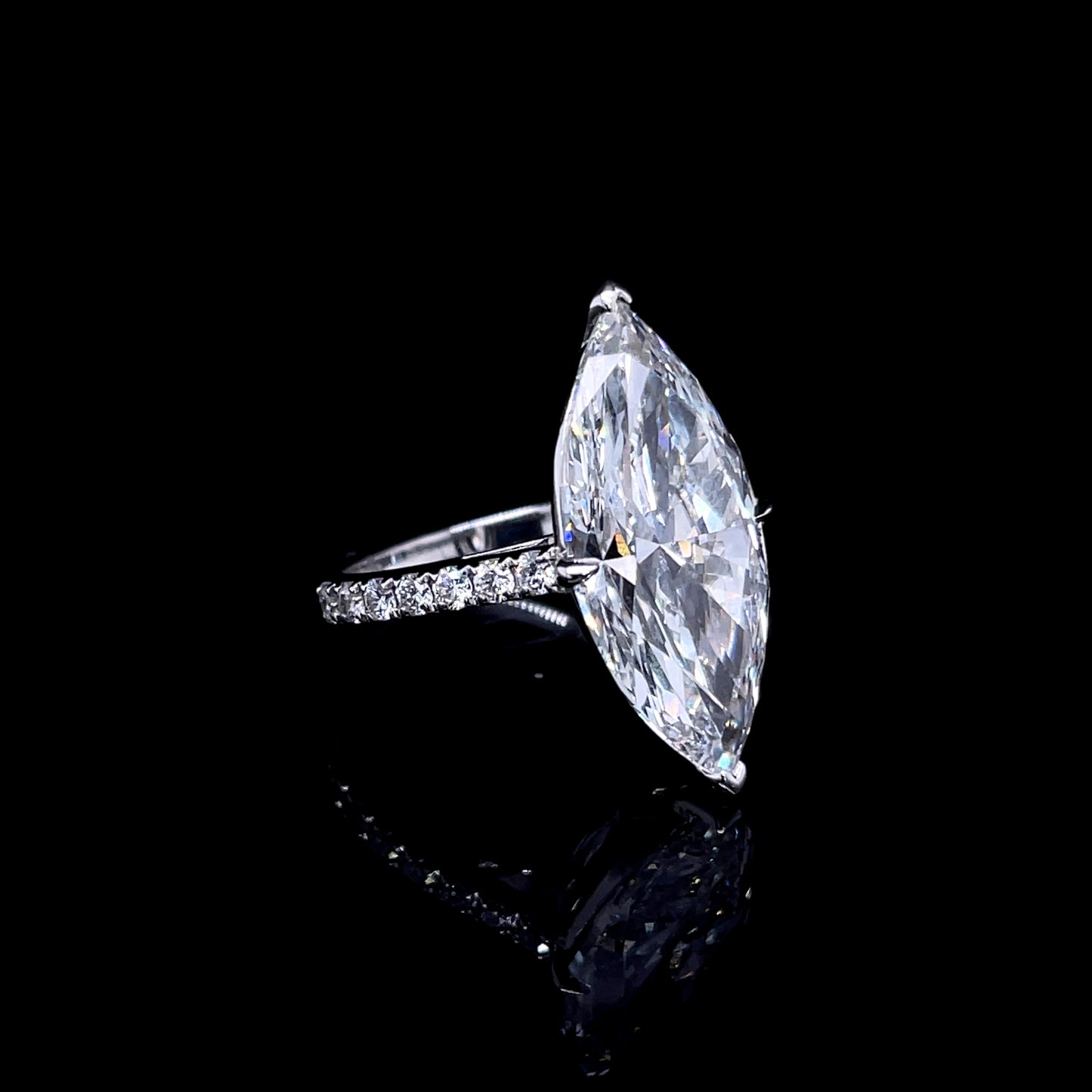 10CT WHITE GOLD MARQUISE WITH SIDE DIAMONDS RING (ARJS3368)