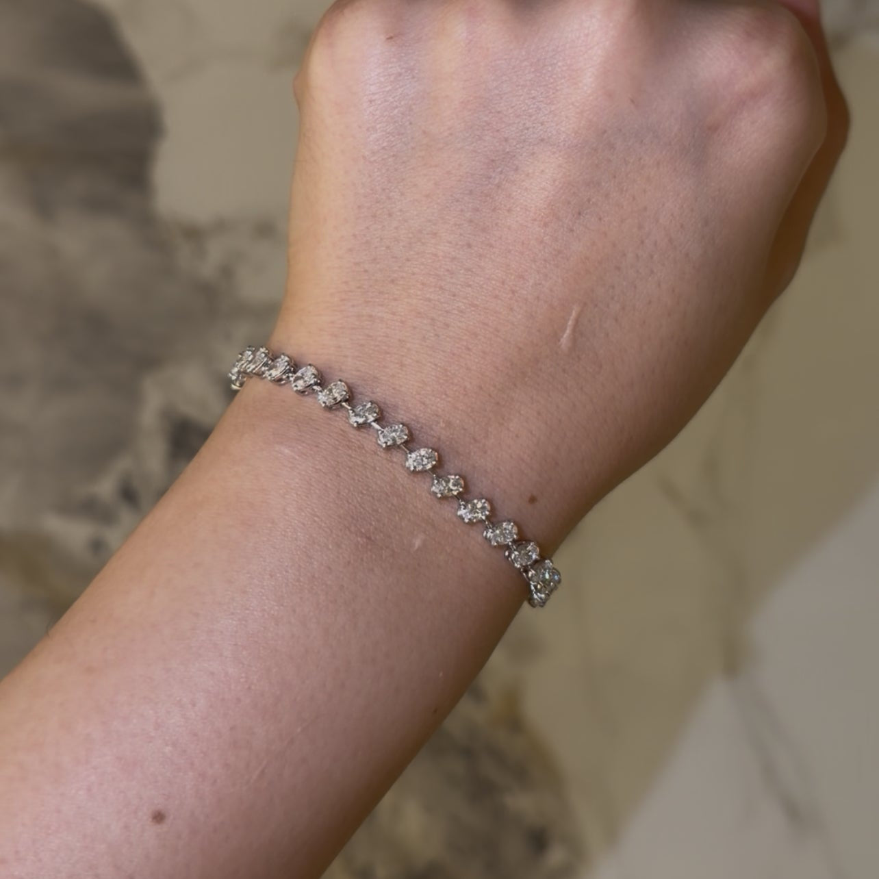 15 POINTER ONE LINE OVAL BRACELET (ARJS3975)