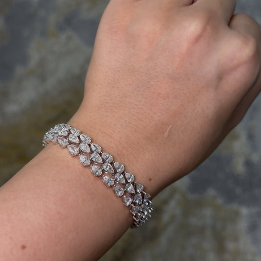 25 POINTER 3 LINE PEAR BRACELET (ARJS3830)