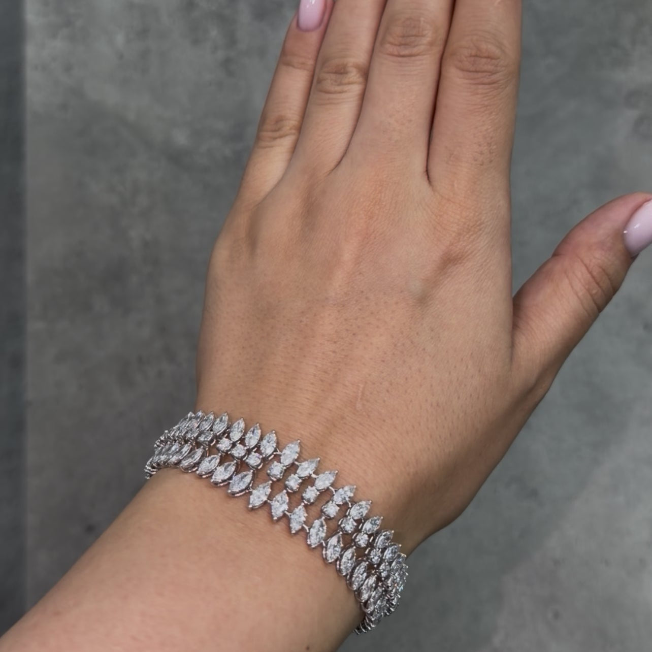 15/20 POINTER MARQUISE & ROUND BRACELET ( ARJS3976)