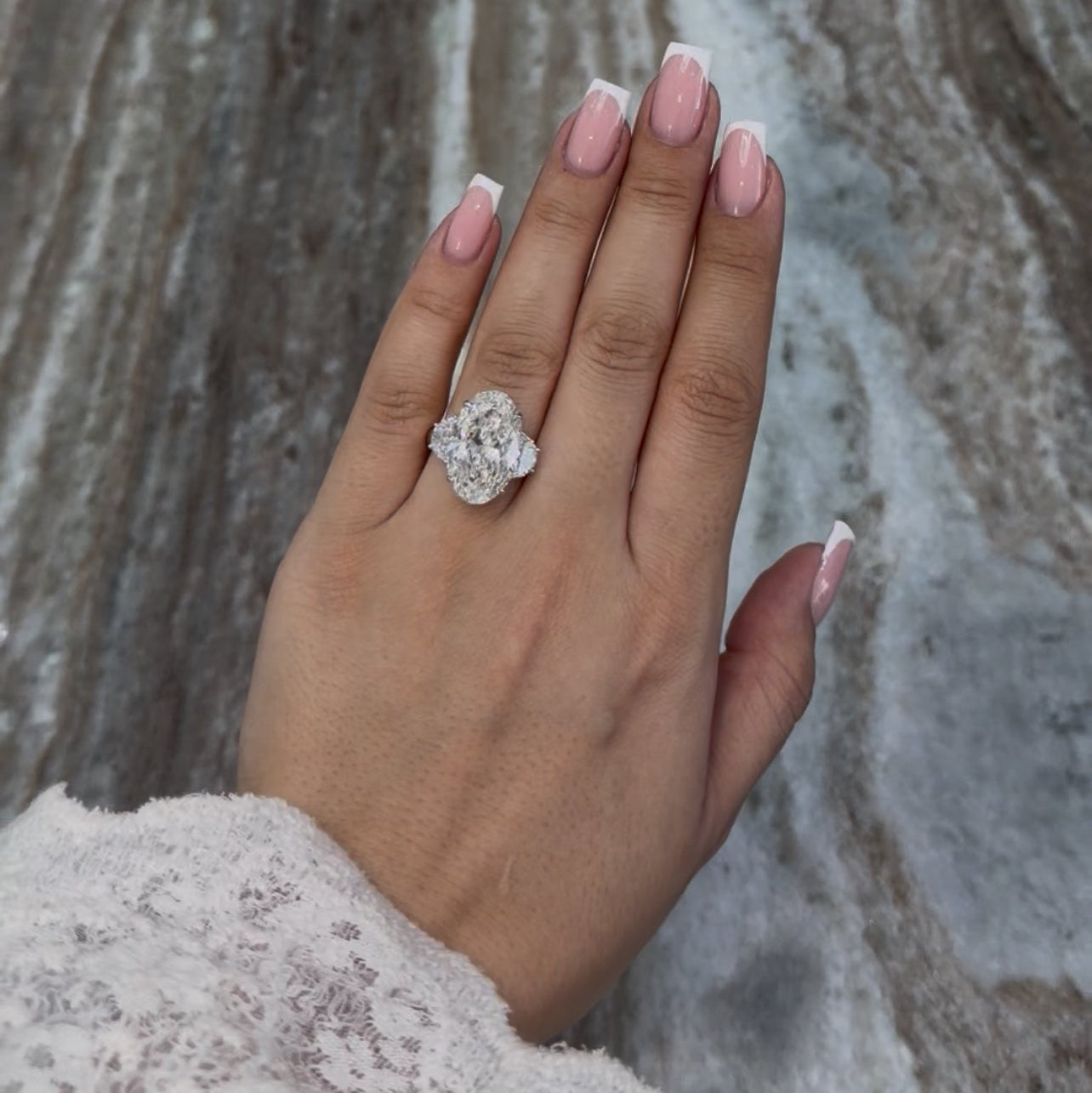 10CT OVAL TRILOGY DIAMOND RING (ARJS3878)