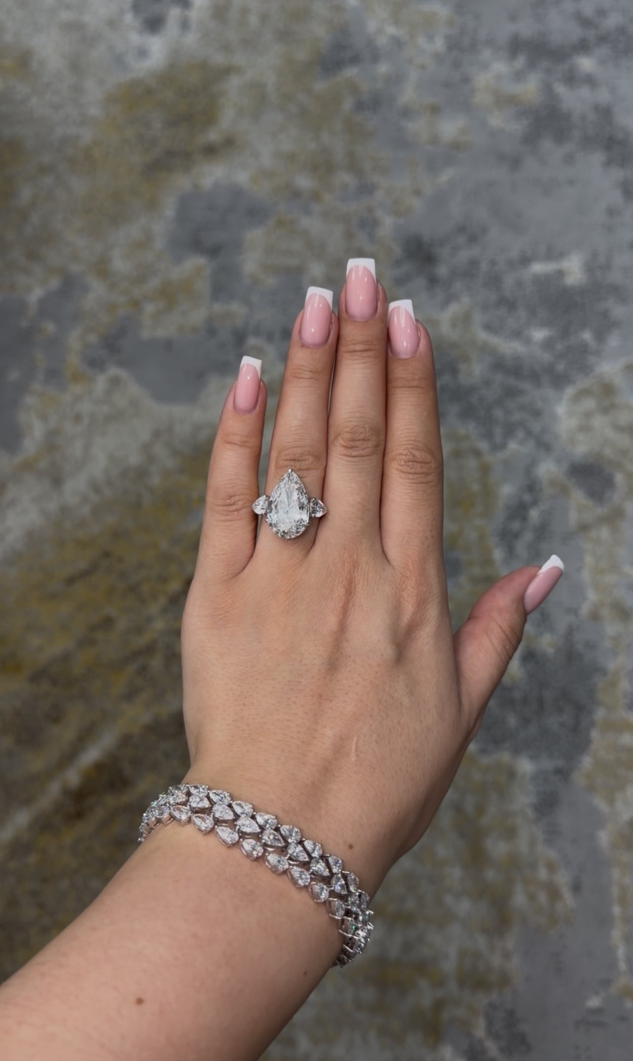 8CT PEAR TRILOGY RING (LARJS3777)