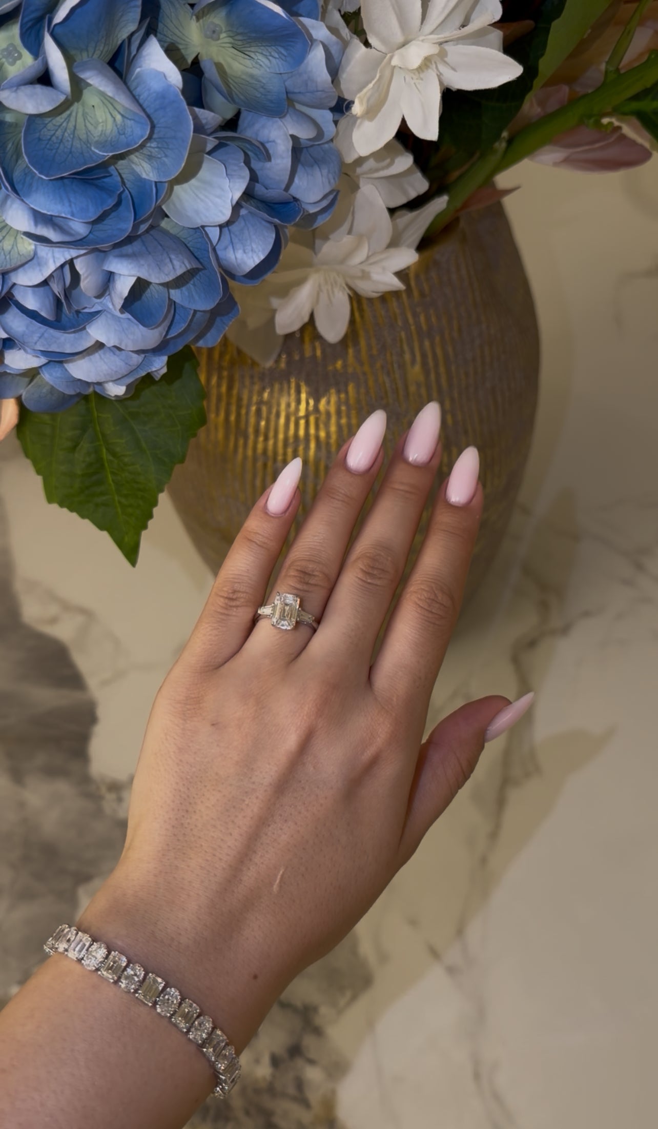 5CT EMERALD WITH SIDE BAGUETTE RING (LARJS3757)
