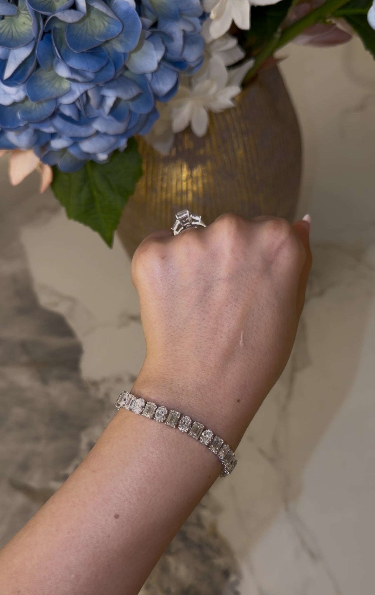 70PT OVAL & 90PT EMERLAD BRACELET - ARJS3909