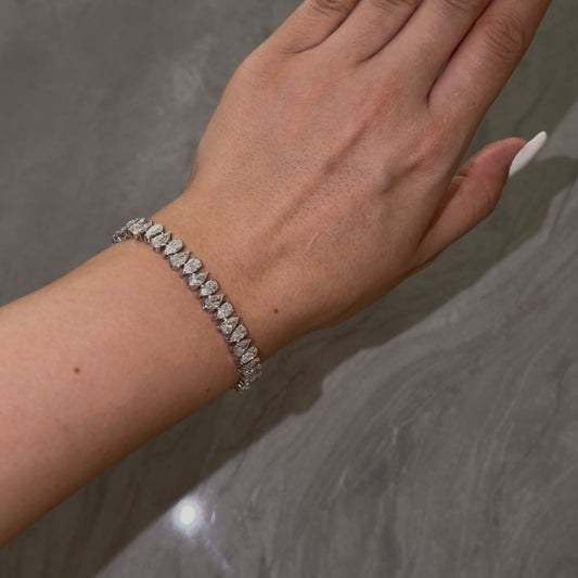 25 PT PEAR UP AND DOWN DIAMOND BRACELET (ARJS3871)