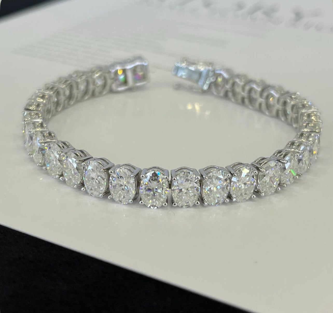 50 Pointer Oval One Line Bracelet (ARJS4069)