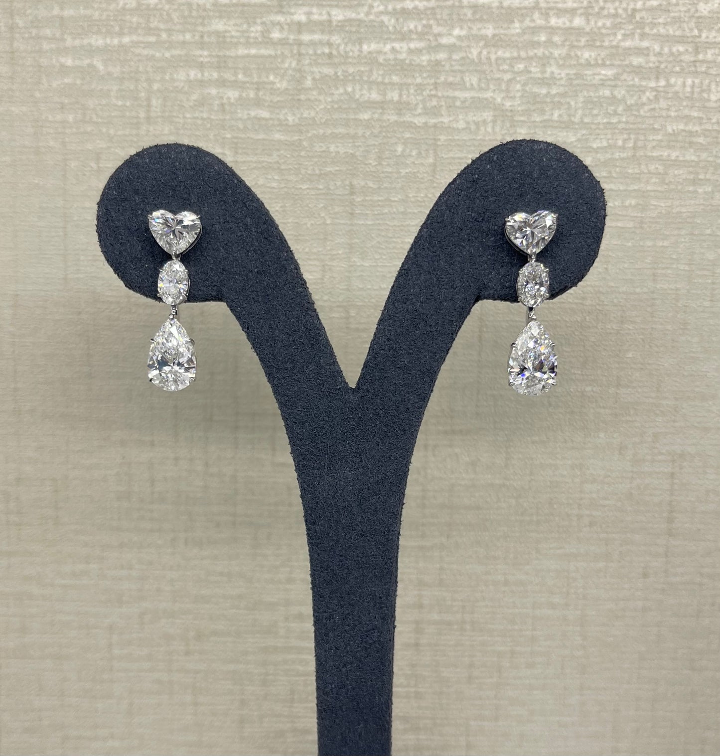 2CT Each Pear w. 1CT Heart Earring (LARJS3741)