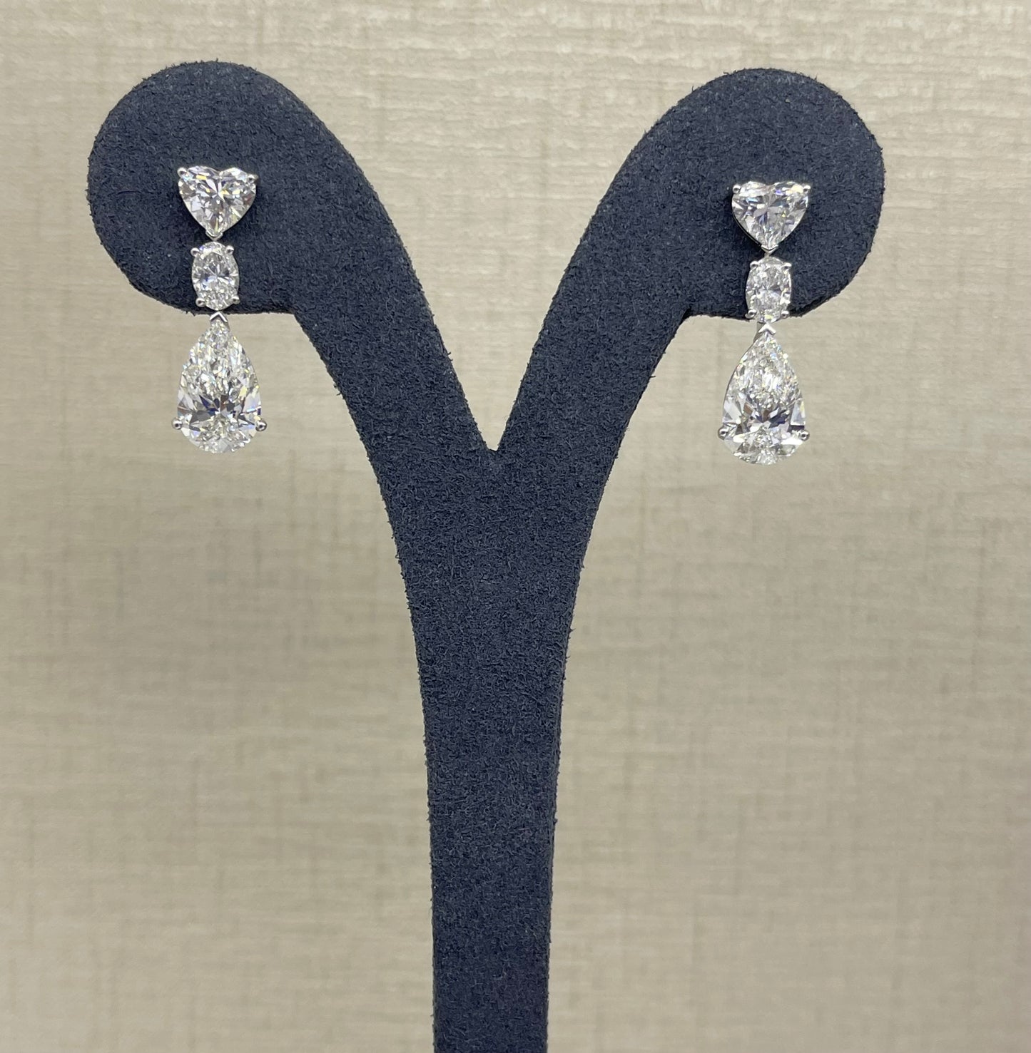 3CT Each Pear w. 1CT Heart Earring (LARJS3726)
