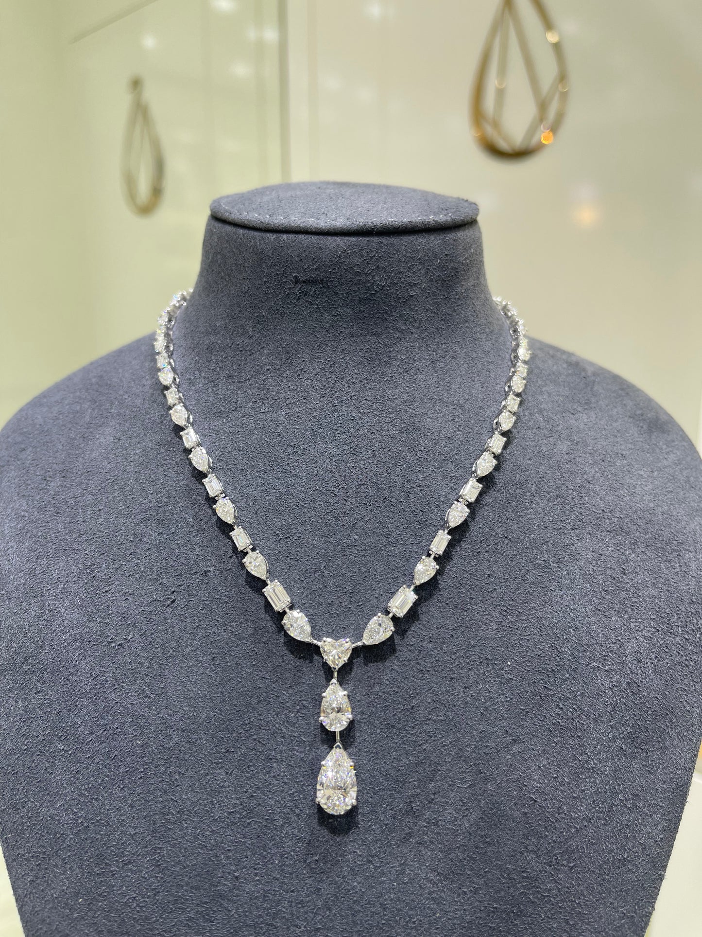 3 CT PEAR AND EMERALD WITH 1CT HEART SOLITAIRE NECKLACE (ARJS4002)