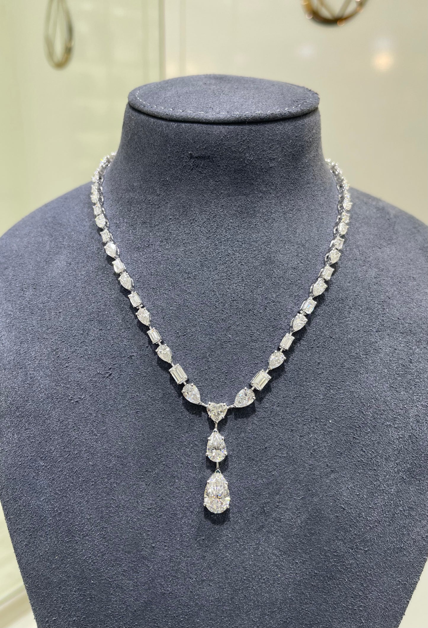 3 CT PEAR AND EMERALD WITH 1CT HEART SOLITAIRE NECKLACE (ARJS4002)