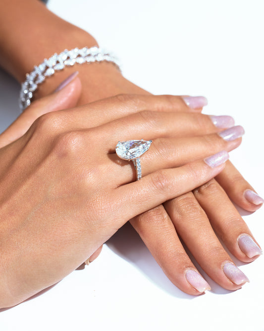 7CT PEAR WITH SIDE DIAMOND RING (ARJS3435)