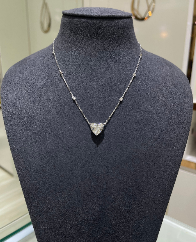 5CT HEART PENDANT WITH SIDE DIAMONDS  (ARJS3995)