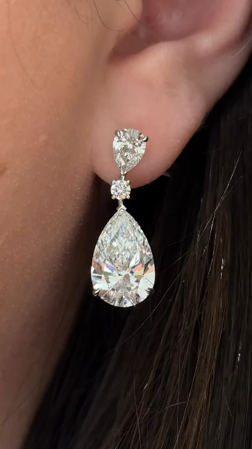 2CT PEAR DIAMOND W/ 50PT PEAR DIAMOND EARRING (LARJS3584)