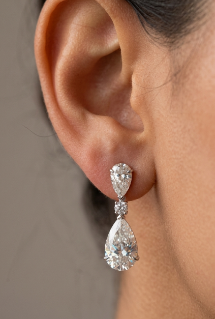 3CT PEAR DIAMOND WITH 70PT PEAR DIAMOND EARRING (LARJS3583)